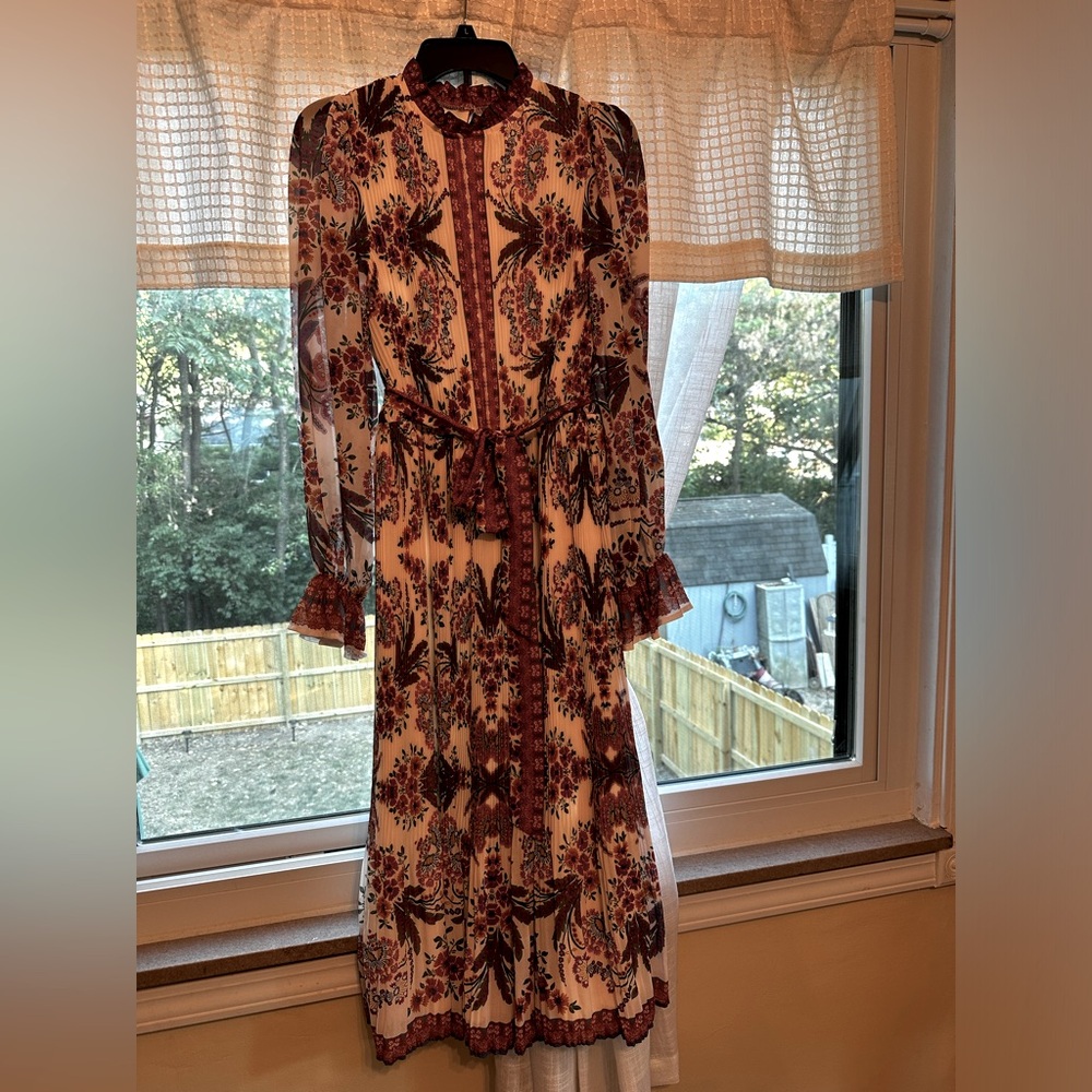 Its Your Season Ivory White Floral Midi Dress. Large worn once great condition.